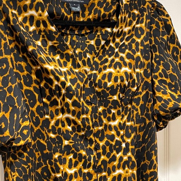 French Connection Leopard Print Cropped Short Sleeve Button-Down Blouse Size M - Picture 2 of 8